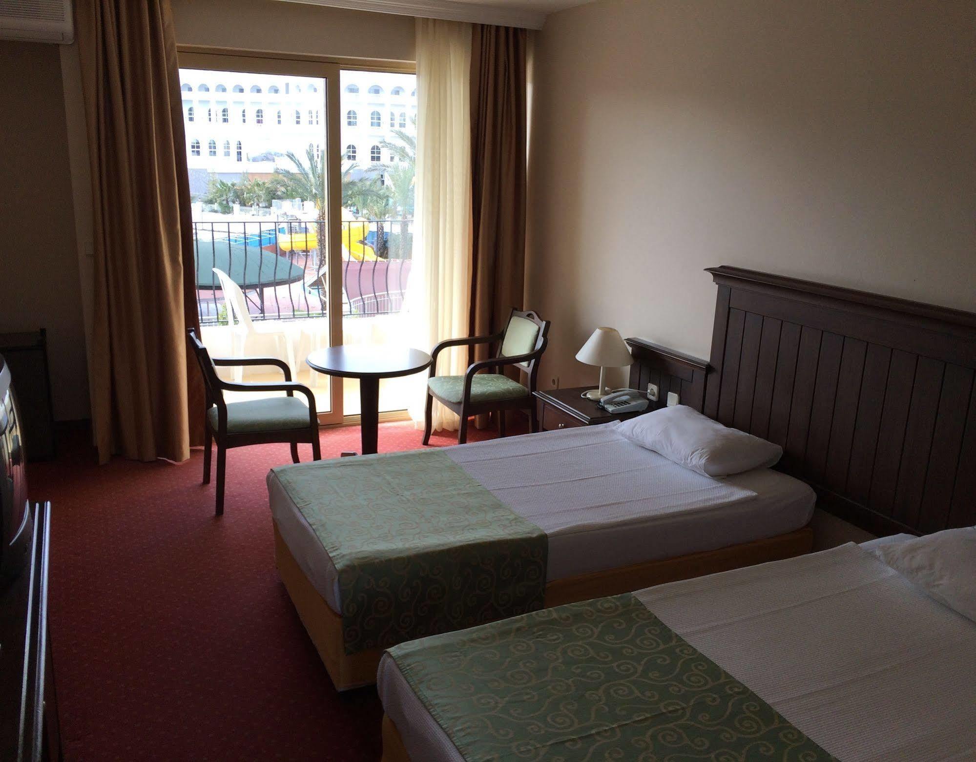 Side Palm D'Or Hotel Bagian luar foto